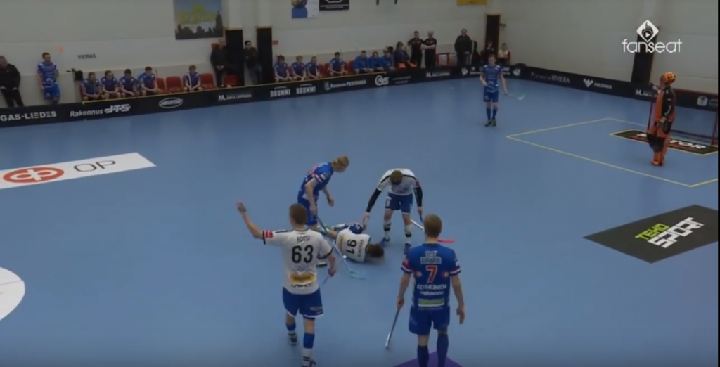 2018-03-04 21_15_43-(4) Ikävä loukkaantuminen ottelussa SalBa - Classic - YouTube