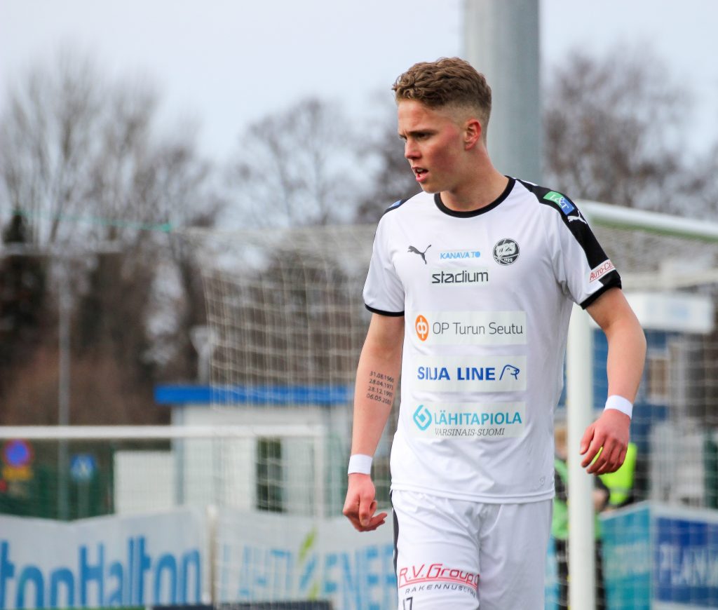 EC01AA96-10C6-4A76-BBCC-454915E3A36E